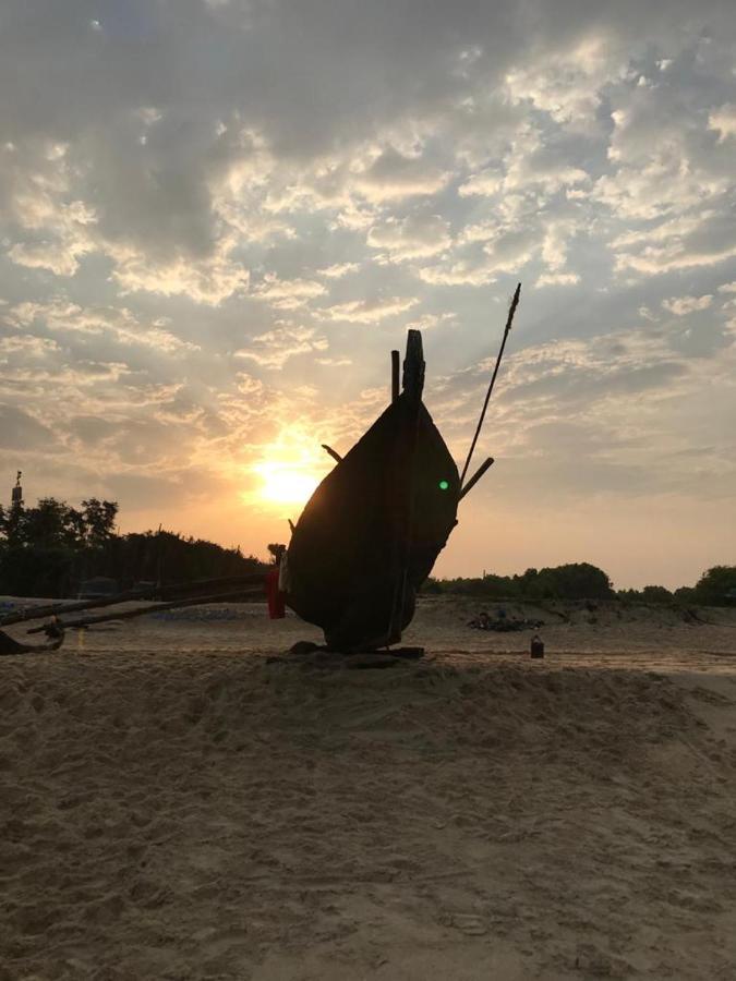 Pele'S Windsong Wood Cottage On The Beach Benaulim Bagian luar foto