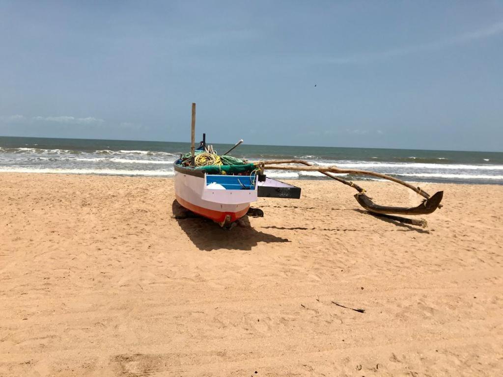 Pele'S Windsong Wood Cottage On The Beach Benaulim Bagian luar foto