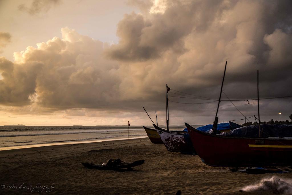 Pele'S Windsong Wood Cottage On The Beach Benaulim Bagian luar foto