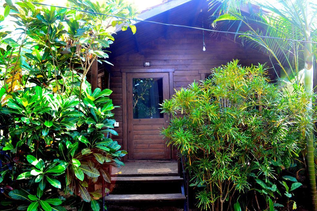 Pele'S Windsong Wood Cottage On The Beach Benaulim Bagian luar foto
