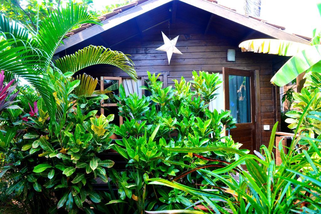 Pele'S Windsong Wood Cottage On The Beach Benaulim Bagian luar foto
