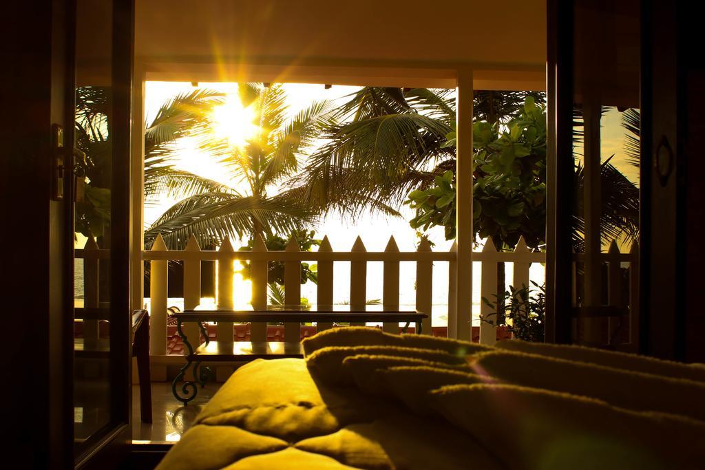 Pele'S Windsong Wood Cottage On The Beach Benaulim Bagian luar foto