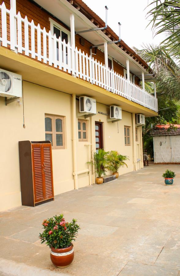 Pele'S Windsong Wood Cottage On The Beach Benaulim Bagian luar foto