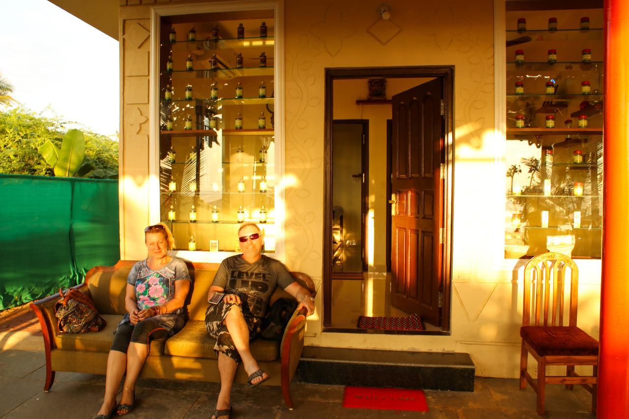 Pele'S Windsong Wood Cottage On The Beach Benaulim Bagian luar foto
