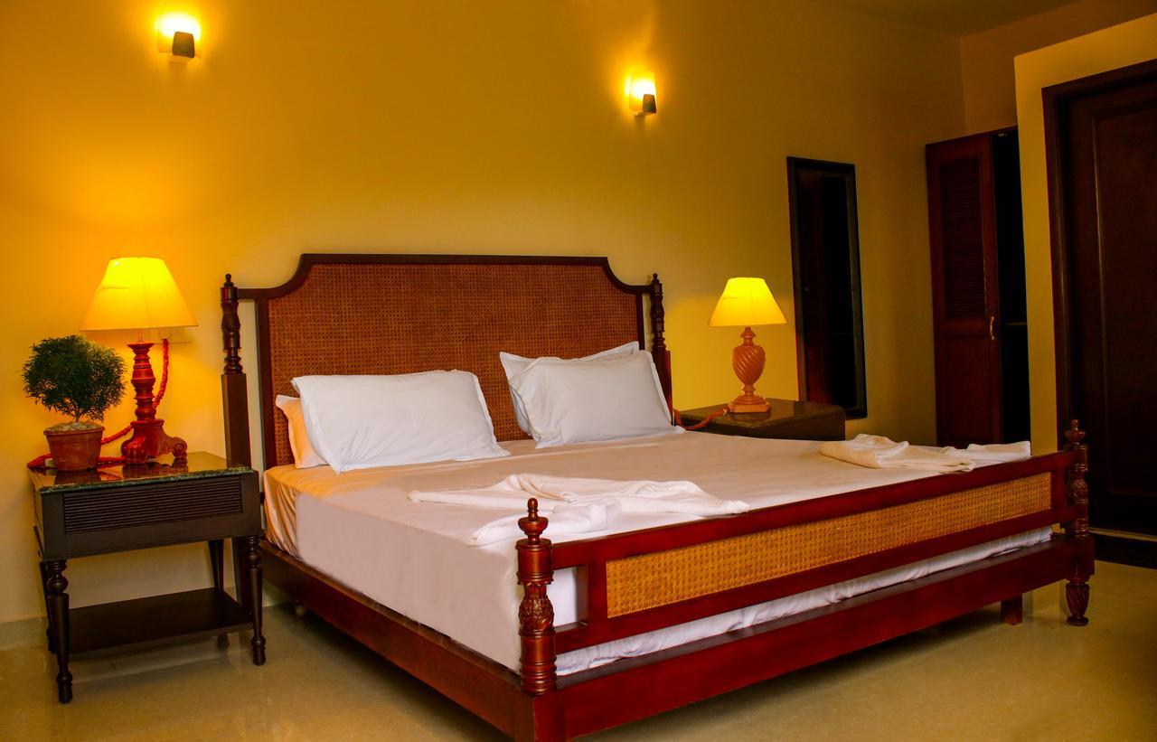 Pele'S Windsong Wood Cottage On The Beach Benaulim Bagian luar foto