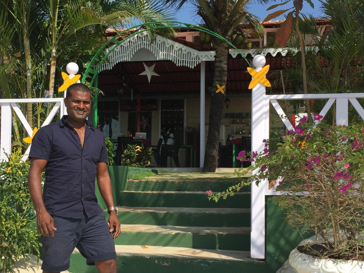 Pele'S Windsong Wood Cottage On The Beach Benaulim Bagian luar foto
