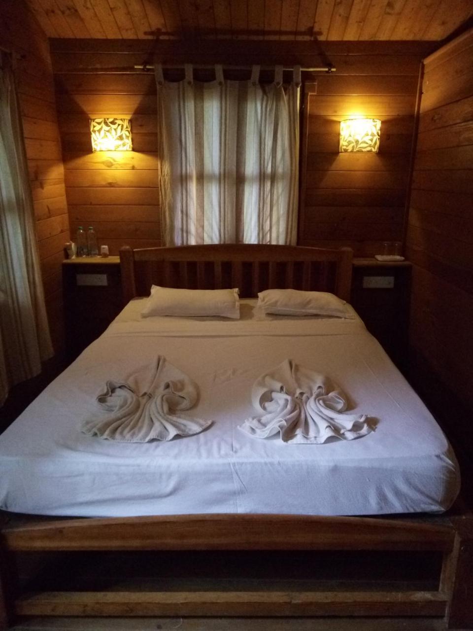 Pele'S Windsong Wood Cottage On The Beach Benaulim Bagian luar foto